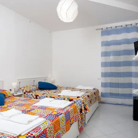 Hotel La Casa Sul Faro 2*
