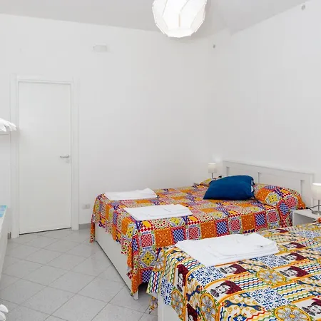 Hotel La Casa Sul Faro 2*