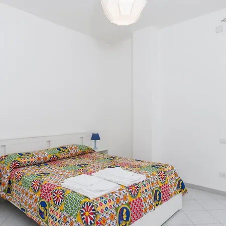 Hotel La Casa Sul Faro 2*