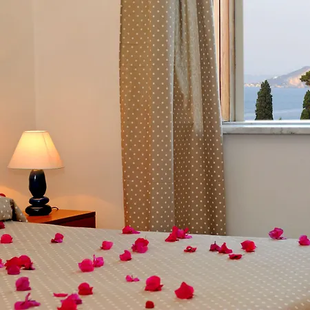 Hotell La Casa Sul Faro 2*