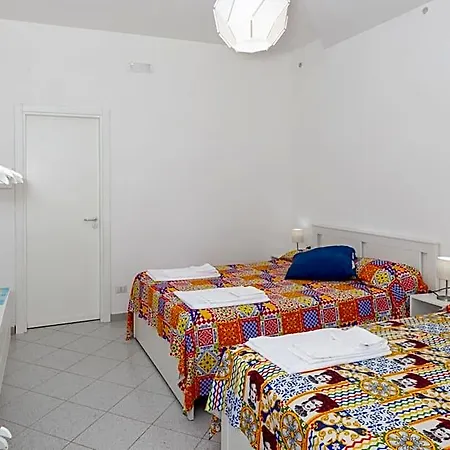 La Casa Sul Faro מלון 2*