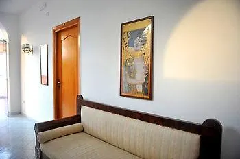 Hotell La Casa Sul Faro 2*